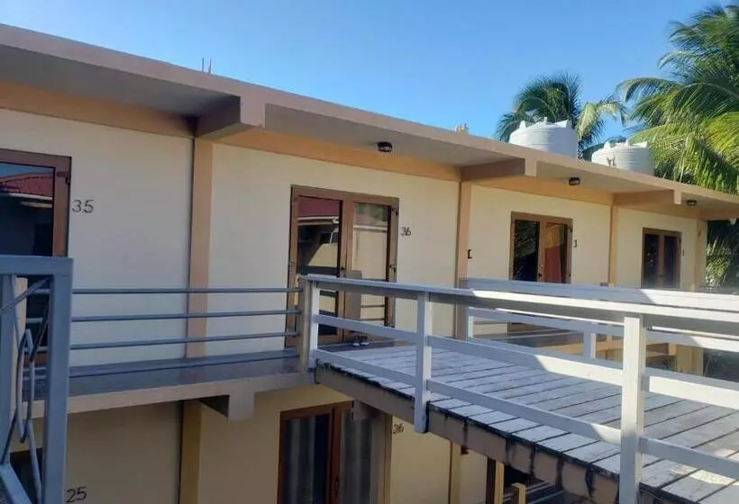 Beach Club Budget Rooms At Popeyes Caye Caulker