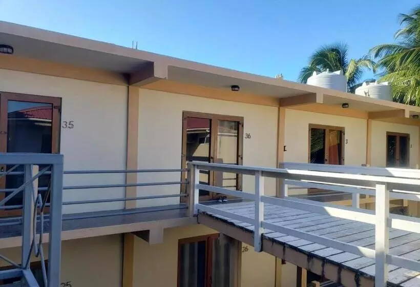 Beach Club Budget Rooms At Popeyes Caye Caulker