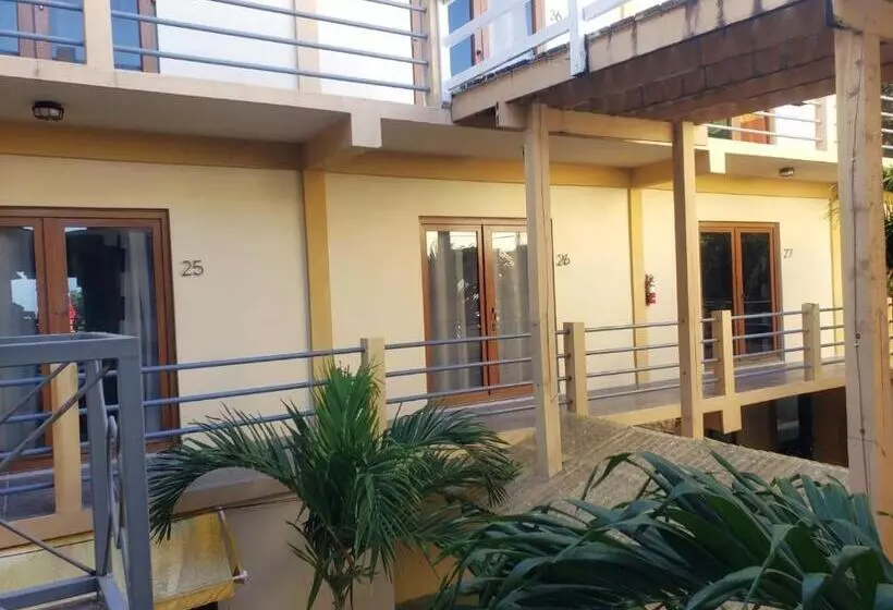 Beach Club Budget Rooms At Popeyes Caye Caulker