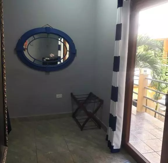 Beach Club Budget Rooms At Popeyes Caye Caulker