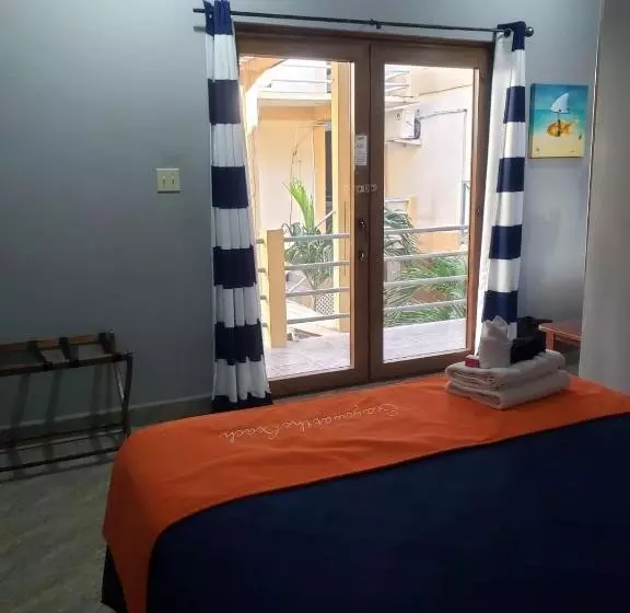 Beach Club Budget Rooms At Popeyes Caye Caulker