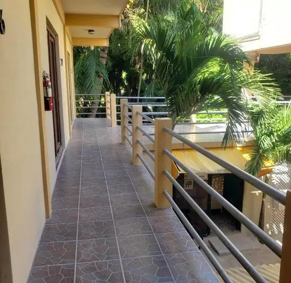 Beach Club Budget Rooms At Popeyes Caye Caulker