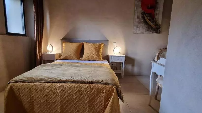 ベッドアンドブレックファースト Domaine Colonna Santini ,chambre D Hôtes Piscine, Sauna, Spa