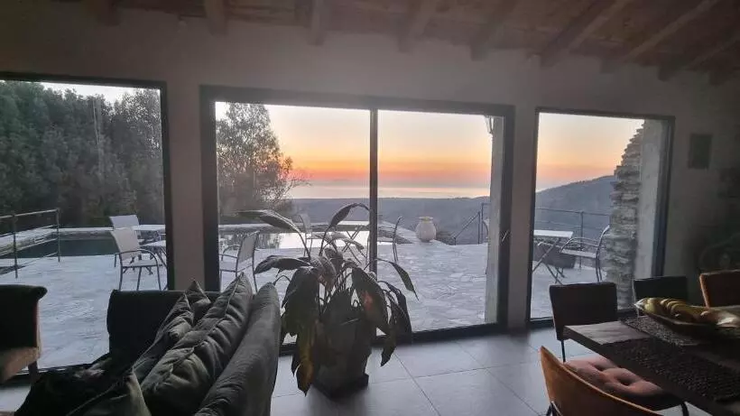 ベッドアンドブレックファースト Domaine Colonna Santini ,chambre D Hôtes Piscine, Sauna, Spa