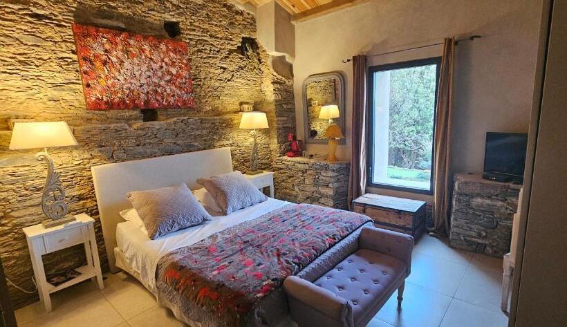 مبيت وإفطار Domaine Colonna Santini ,chambre D Hôtes Piscine, Sauna, Spa