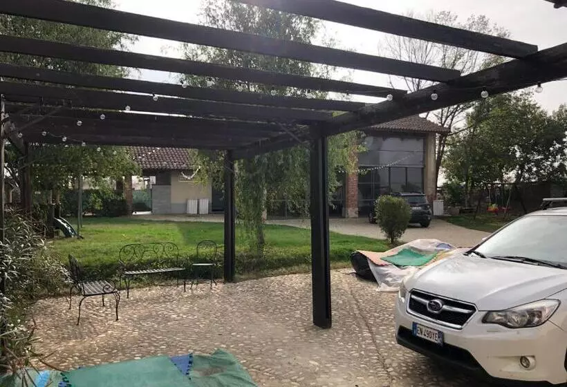Hotelli Agriturismo La Longa