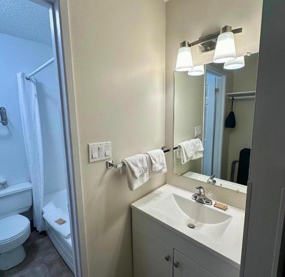 فندق Anavada Inn & Suites   Grande Prairie