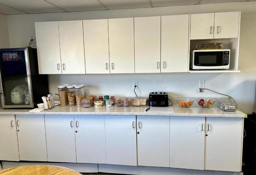 فندق Anavada Inn & Suites   Grande Prairie