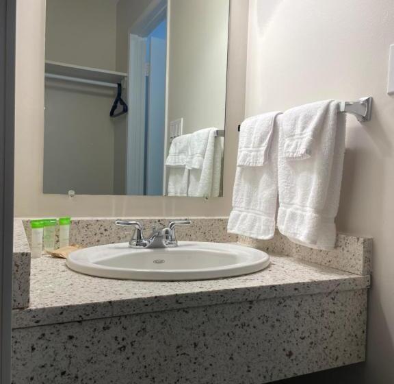 فندق Anavada Inn & Suites   Grande Prairie