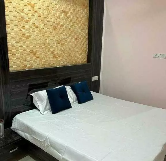 Hotelli Capital O 89011 The Awadh Residency