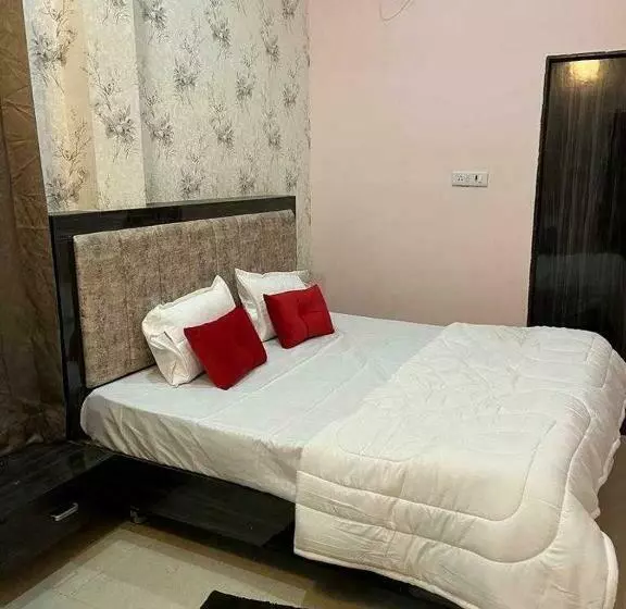 Hotelli Capital O 89011 The Awadh Residency