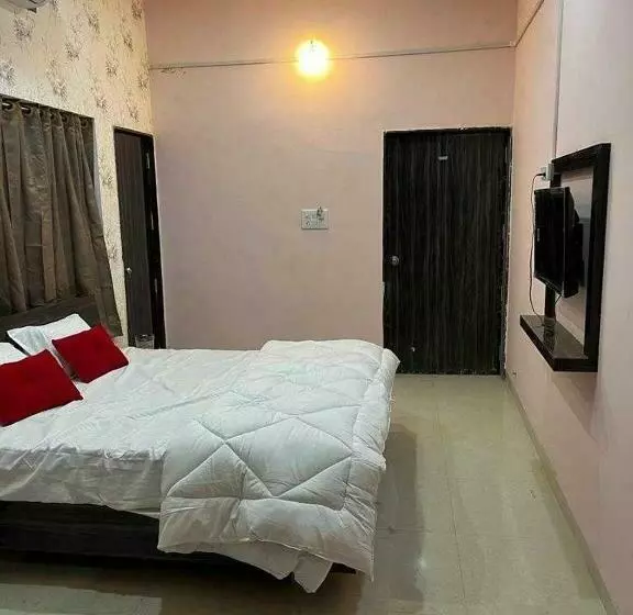 Hotelli Capital O 89011 The Awadh Residency