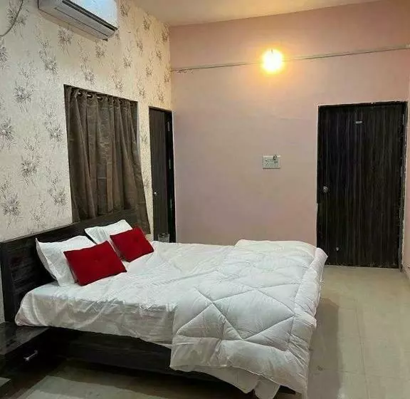 Hotelli Capital O 89011 The Awadh Residency
