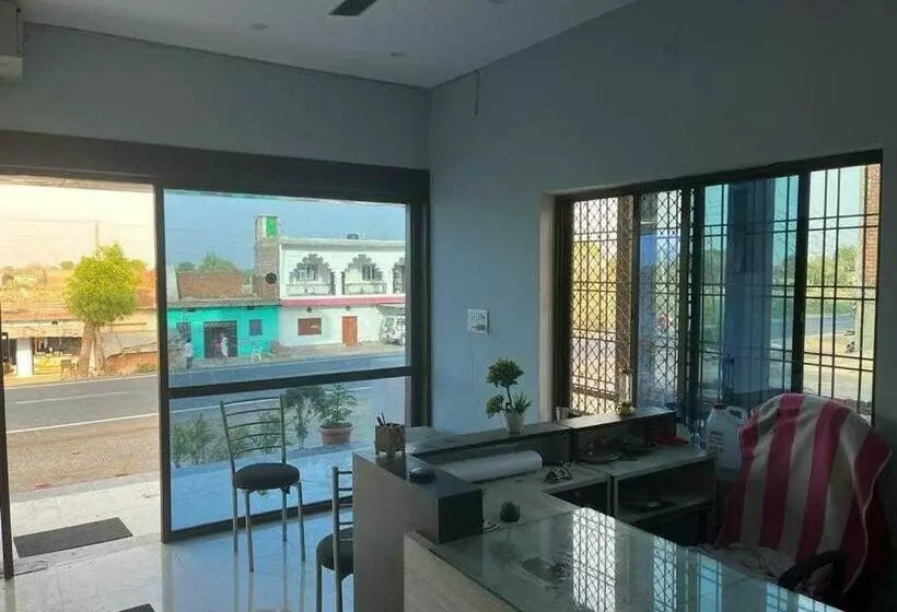Hotelli Capital O 89011 The Awadh Residency