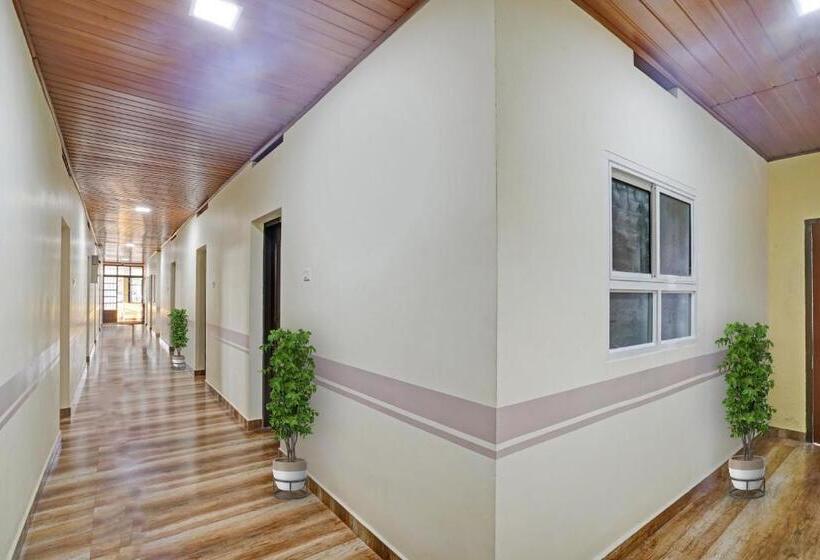 בית מלון כפרי Flagship Lake View Residency