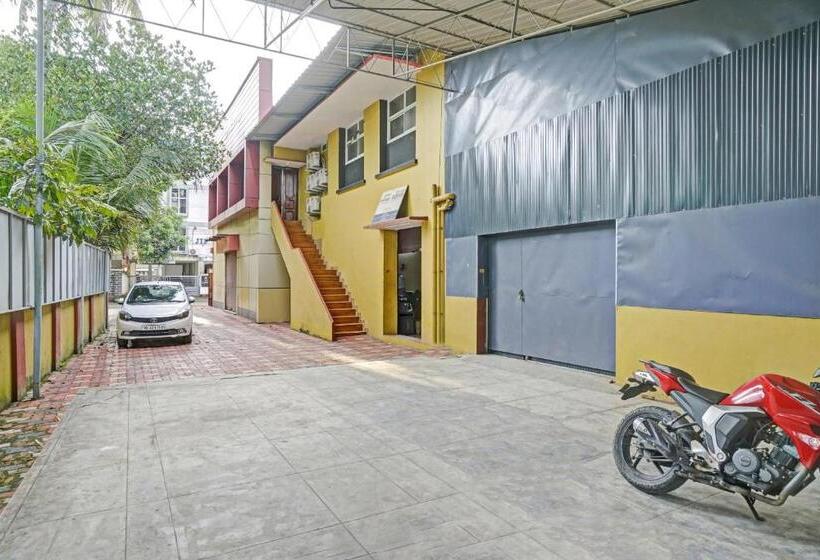 בית מלון כפרי Flagship Lake View Residency