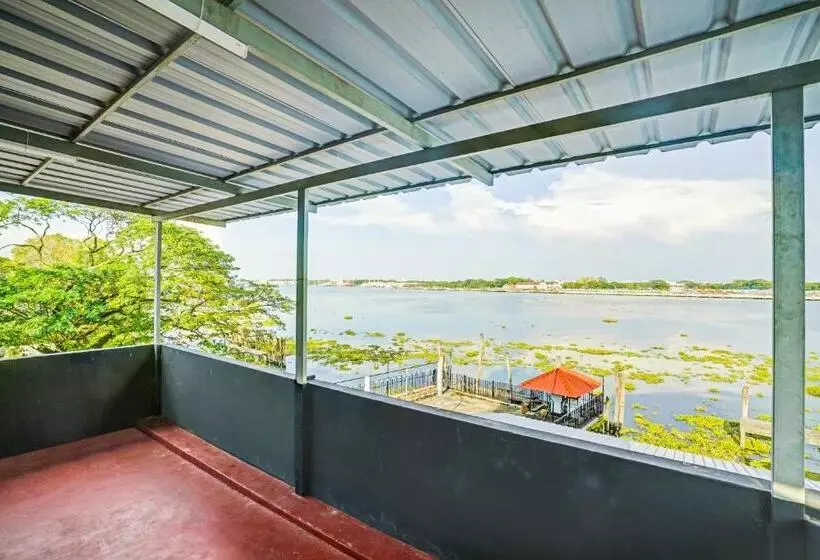 هتل Flagship Lake View Residency