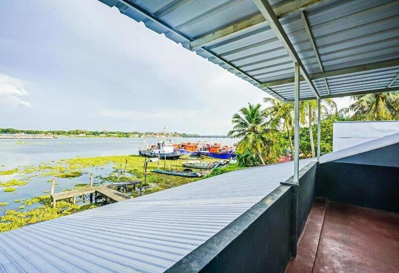 בית מלון כפרי Flagship Lake View Residency