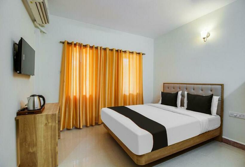 ホテル Oyo Flagship 70310 Declassio By Goas Pearl