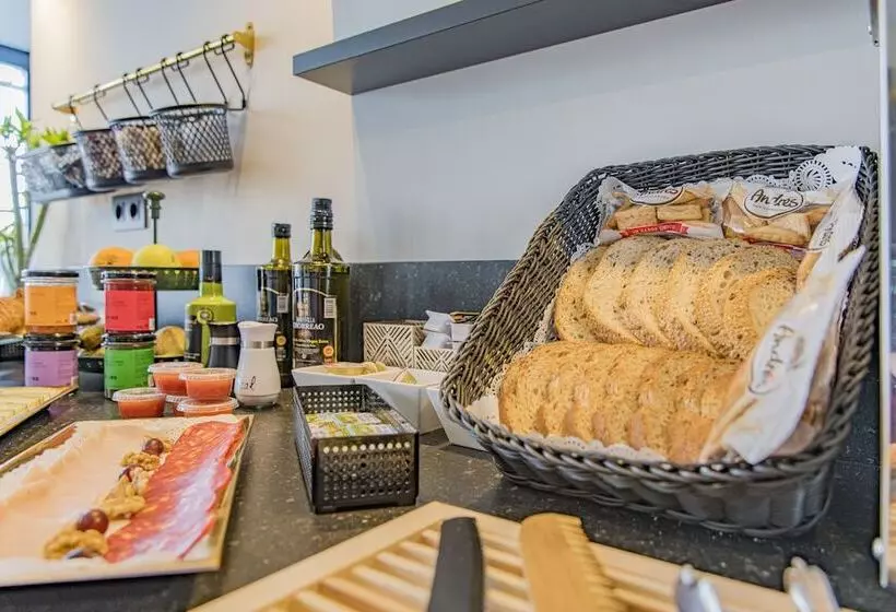 ホテル Vesci Faventia