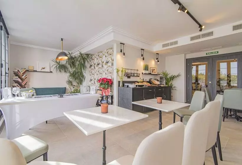 ホテル Vesci Faventia