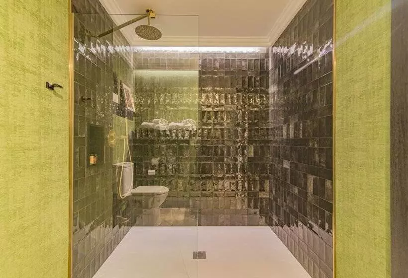 ホテル Vesci Faventia