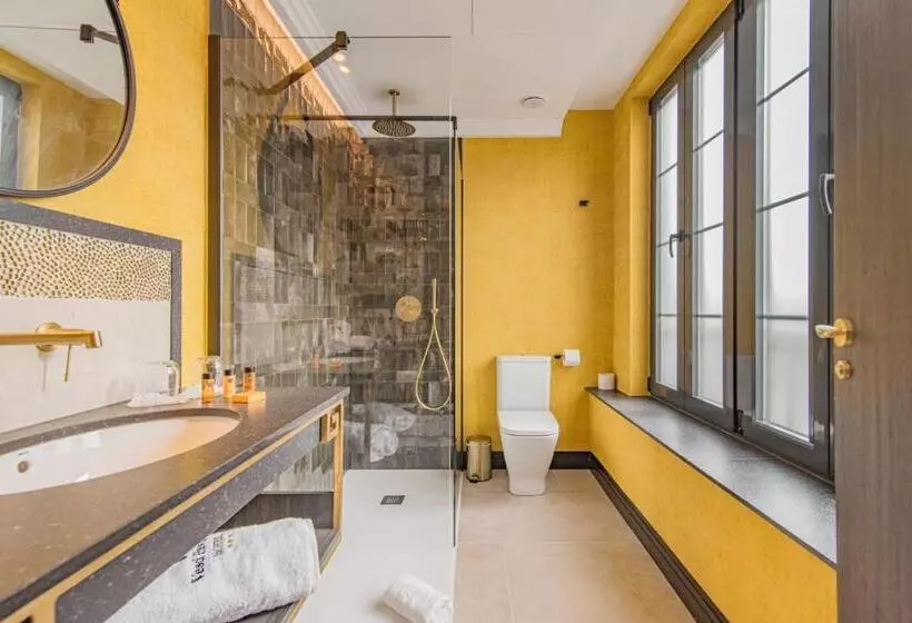 ホテル Vesci Faventia