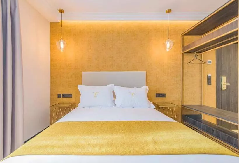 ホテル Vesci Faventia