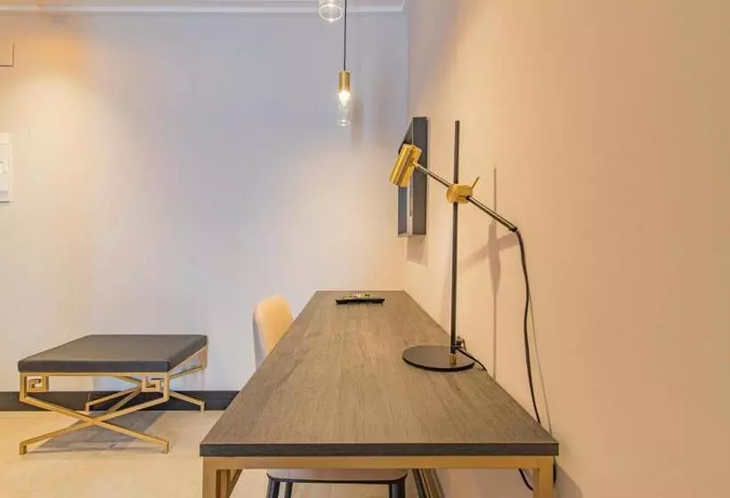 ホテル Vesci Faventia