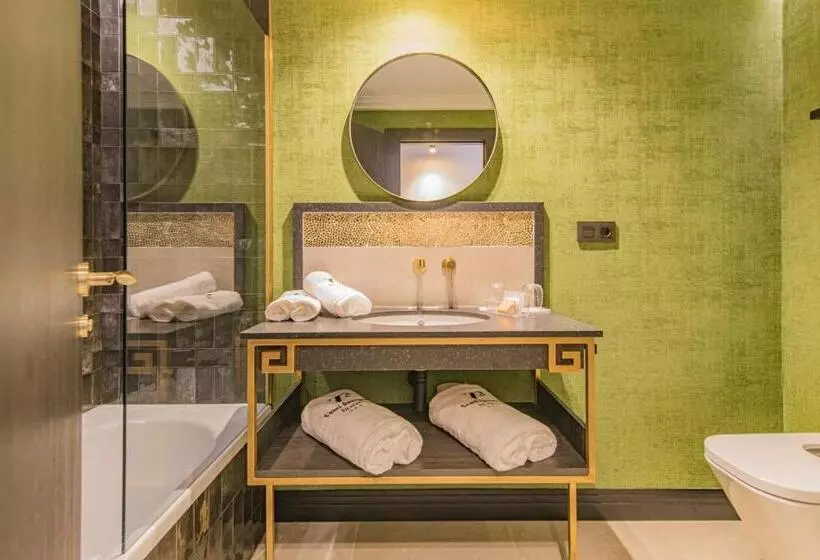 ホテル Vesci Faventia