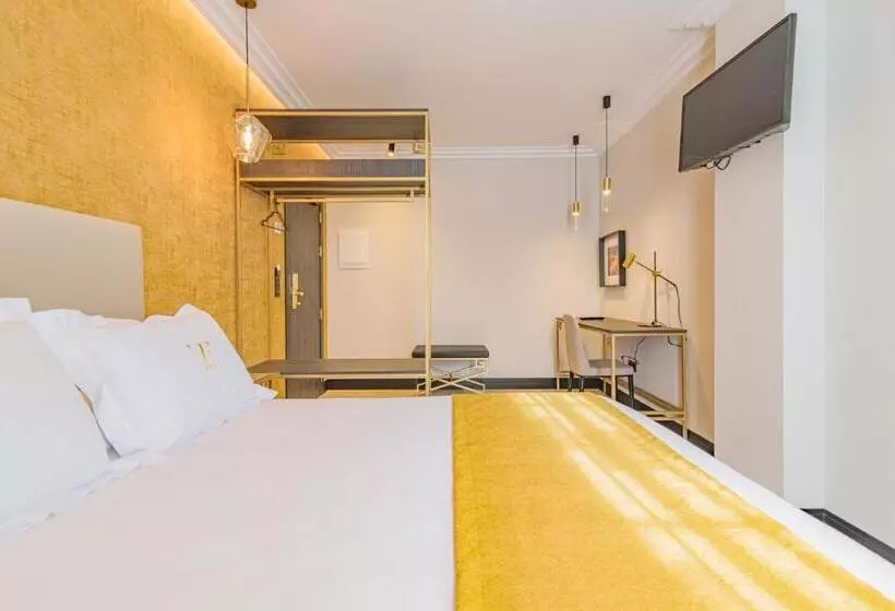 ホテル Vesci Faventia