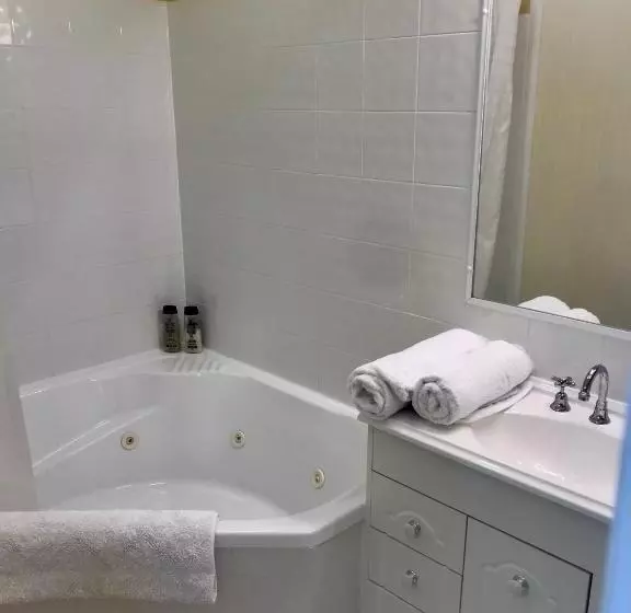 Majatalo Apple Tree Cottage  Comboyne Mountain Cottages