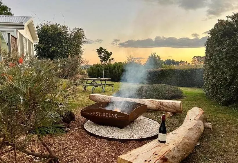 Majatalo Apple Tree Cottage  Comboyne Mountain Cottages