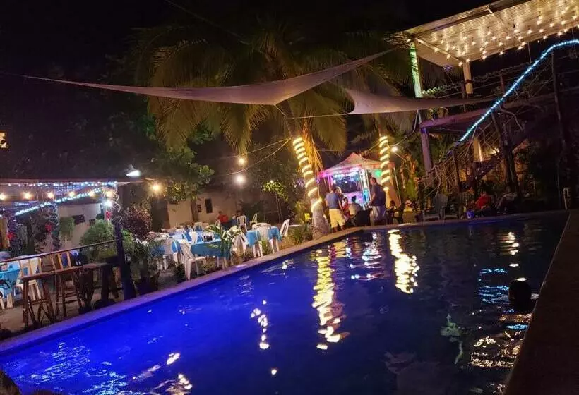 پانسیون Hostal Copacabana Sv