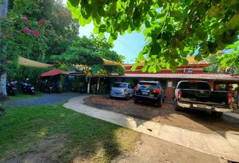 پانسیون Hostal Copacabana Sv