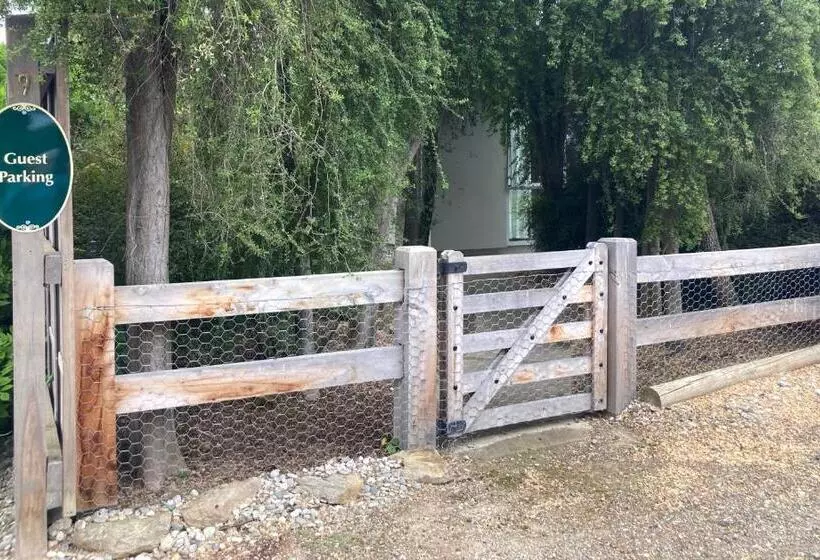 Majatalo Lookout Escape Studio, Alexandra