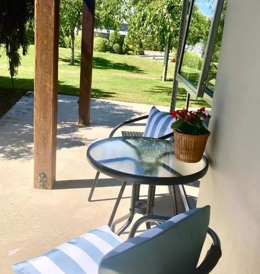 Majatalo Lookout Escape Studio, Alexandra