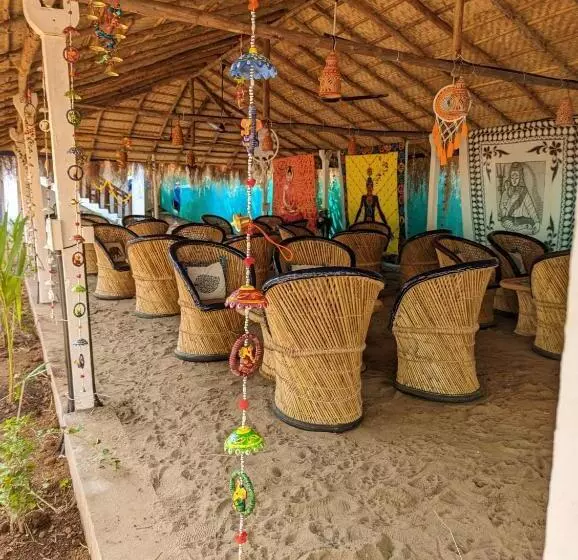 Resort Hippie Paws