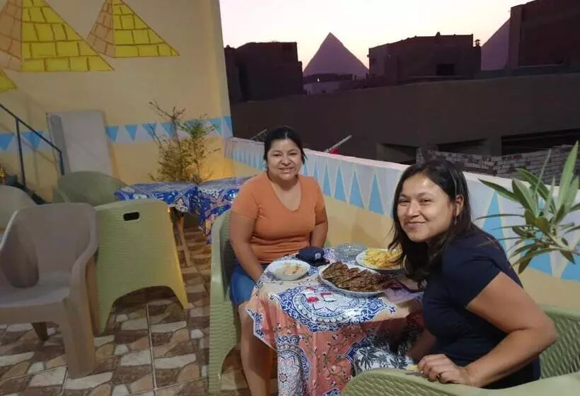 تختخواب و صبحانه Jana Pyramids View In 3