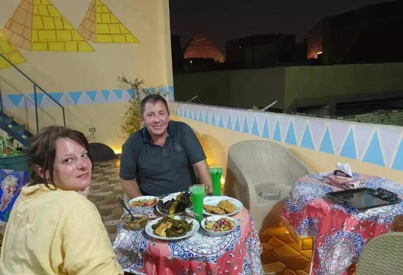 تختخواب و صبحانه Jana Pyramids View In 3