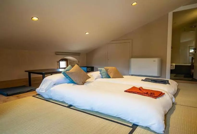 Hotelli Japonès Puigpinós