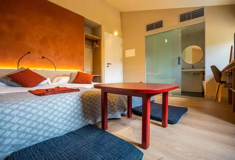 Hotelli Japonès Puigpinós