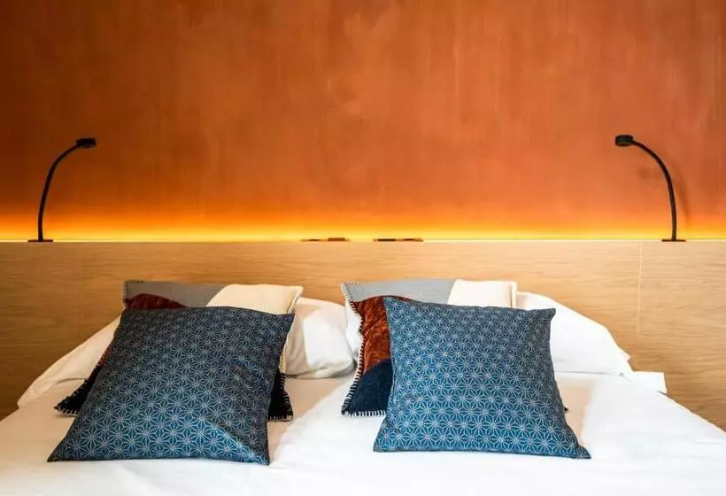 Hotelli Japonès Puigpinós