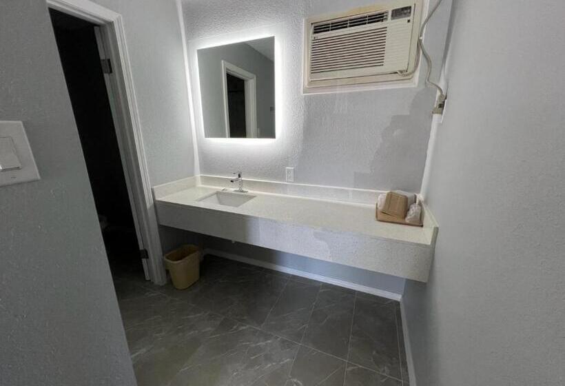 فندق Pioneer Inn