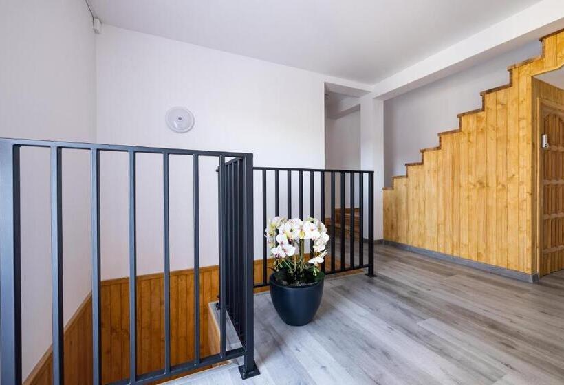 هتل Pokoje Gościnne Ava