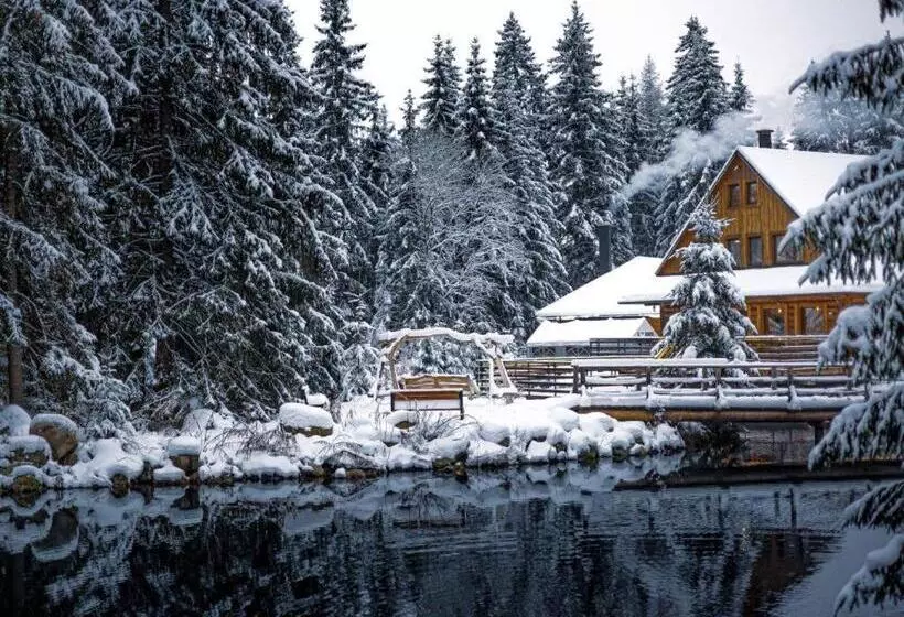 Hotelli Rezort Pri Jazere Podbanské