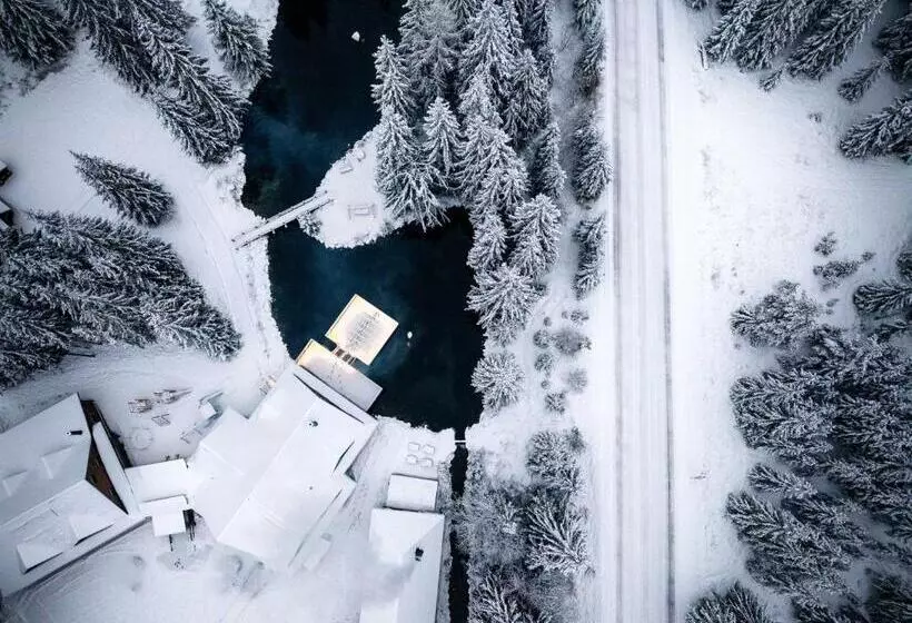 Hotelli Rezort Pri Jazere Podbanské