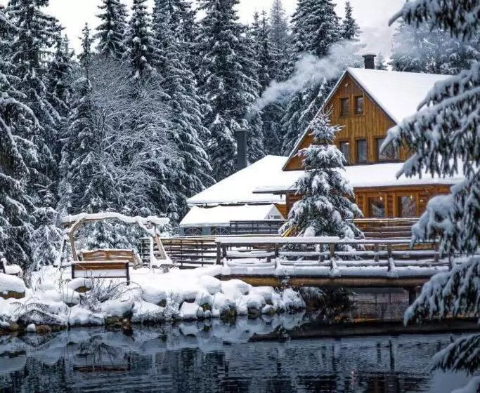 Hotelli Rezort Pri Jazere Podbanské