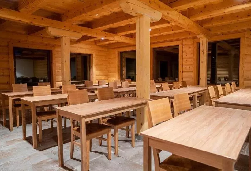 Hotelli Rezort Pri Jazere Podbanské