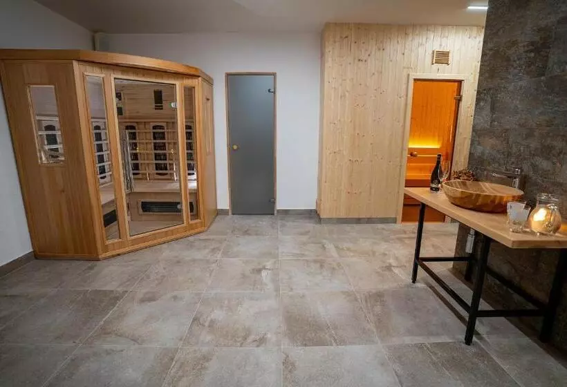 Hotelli Rezort Pri Jazere Podbanské